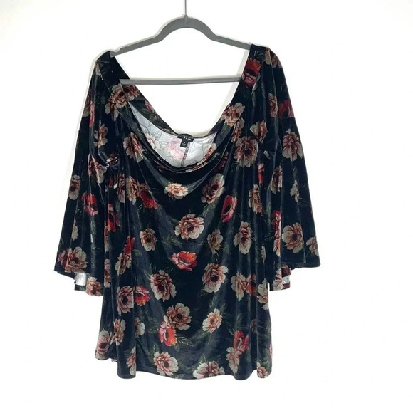 Torrid Floral Print Velvet Off Shoulder Bell Sleeve Top Size 3 - Picture 4 of 8